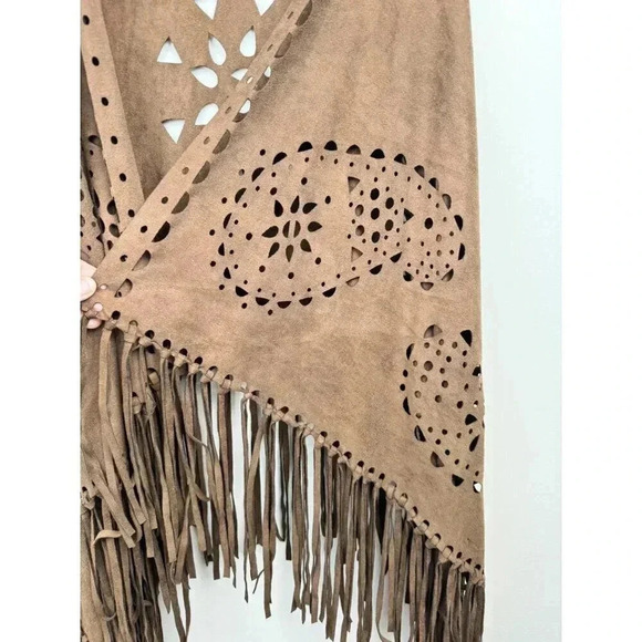Vintage Style Brown Faux Suede Vest With Fringe & Laser Cut Design - Picture 4 of 6